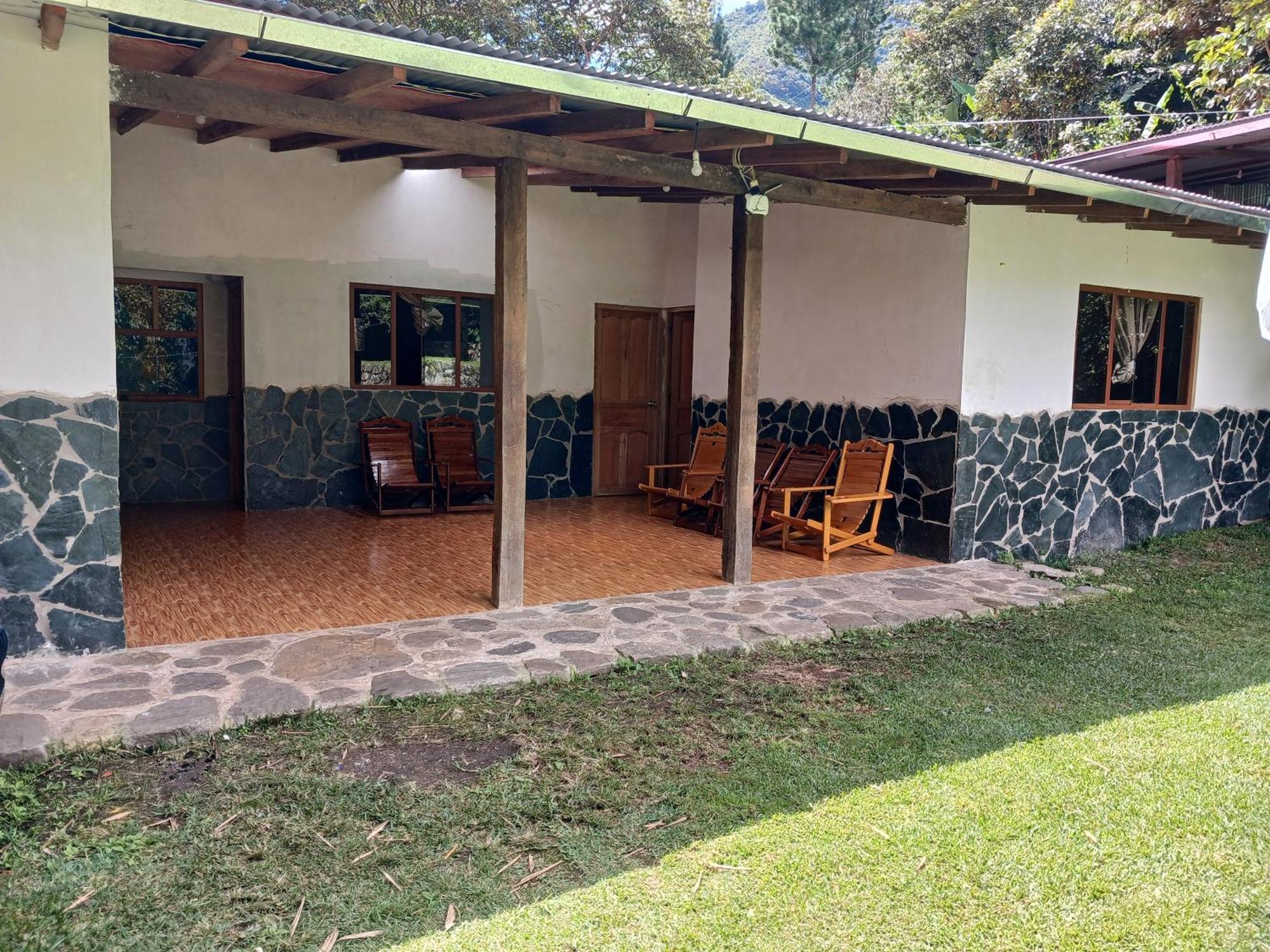 Lia B&B Lucmabamba Sahuayaco Exteriér fotografie